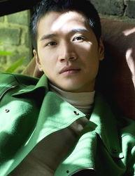 何晟铭家庭经济背景,从平凡家庭走向演艺巅峰的励志传奇