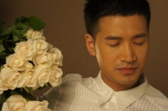 何晟铭家庭经济背景,从平凡家庭走向演艺巅峰的励志传奇