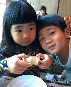 兄妹情深的图片,温馨瞬间定格