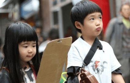 兄妹情深的图片,温馨瞬间定格