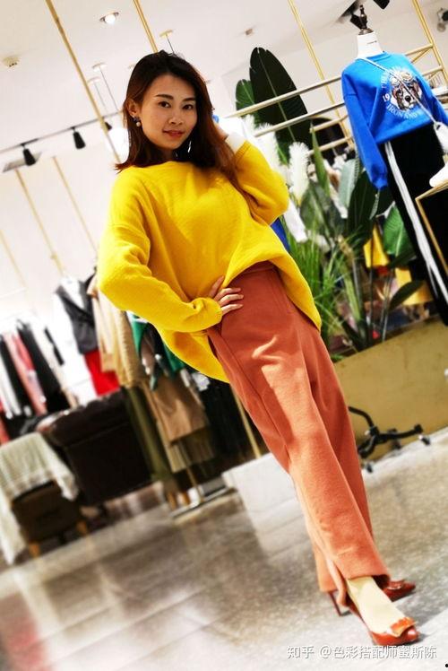 橙色衣服搭配图片