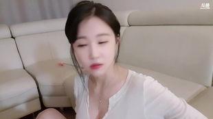 韩国美女主播艾琳,韩国美女主播的时尚魅力与职业风采