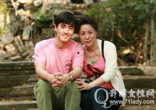 演员杨立新的老婆照片,揭秘演员杨立新老婆的美丽瞬间