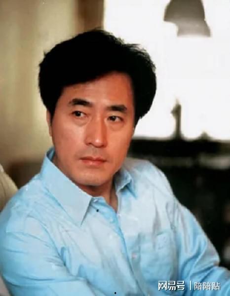 演员杨立新的老婆照片,揭秘演员杨立新老婆的美丽瞬间